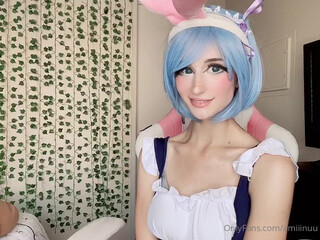 amiiinuu onlyfans Playful babe shows off her charms