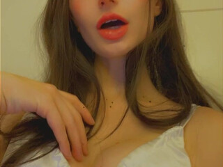 amiiinuu onlyfans Elegant hottie caresses the cap and shows the chest