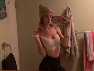 Ava aka avafae Busty krala fucks pussy in the shower