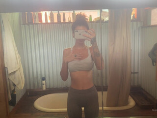 Ava aka avafae and a spray of pleasure