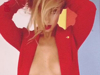 Anna Ioannova sticks a toy in the ass