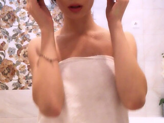 Alina, Emily Poker Naked babe puts sisyadry