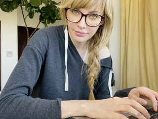 Alexis Kline, thot Cute youngster caresses nipples