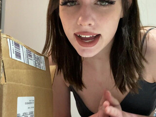 Sooogs, soogsx onlyfans Pretty woman pervertedly poops