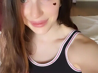 Little Reislin, littlereislin, reislin onlyfans Cute posing in fries