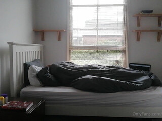 KittyCashew onlyfans Charming female fingering anus girlfriend