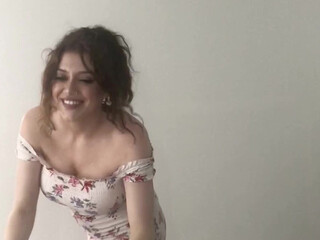 Victoria Fox Gorgeous chick caresses shaved cunt