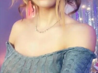 Victoria Fox Black-haired nymph pulls pussy