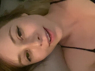 Maddie Springs, maddsprings, maddiesprings Lustful bitch sucks a dude's penis