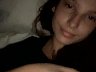 Grace, emoskittle, givingyougrace Tattooed beauty pulls the clitoris with a vibrator