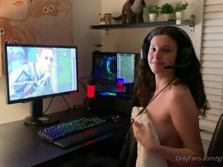 Grace, emoskittle, givingyougrace Skinny squirt stretches the vagina