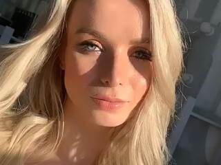 Ekaterina Enokaeva,  playing with her pussy