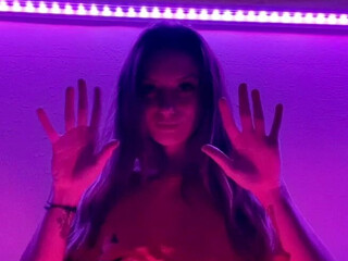 Blanc Noir, blancnoir, miss noir xx, izzy xx Cute prankster shows her charms