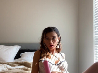 Amira Brie, Princess Amira B, brieamira Slutty slut masturbates shaved pussy