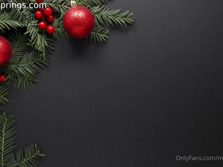 Maddie Springs, maddsprings, maddiesprings Putana fingers her pussy