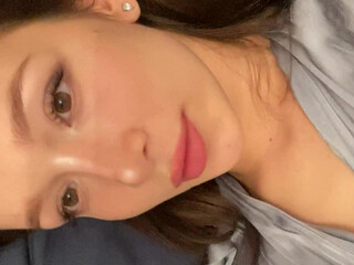 Ellie Leen, ellieleen1, itsnotellieleen aka itsnotellieleen aka ellieleen Luxurious bitch caresses tits and sucks dick