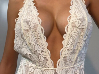 Amira Brie, Princess Amira B, brieamira Sexy mare passionately masturbates pussy