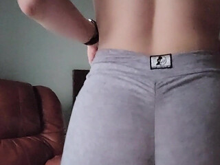 Alliecat, alliecatt, alliecattfit, oliviamaebae, oliviamaebaee, alliecattxoxo  squirt on the table