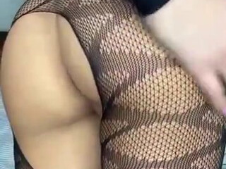 Skylarmaexo  Busty kurva jerks her pussy and squirts