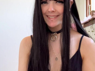 Feya Fern (feyafern aka Ittybittykath) onlyfans babe moans sweetly