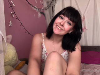 Feya Fern (feyafern aka Ittybittykath) onlyfans Tattooed chick chats in fries