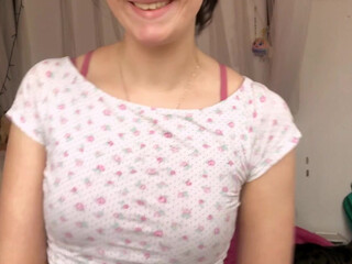 Feya Fern (feyafern aka Ittybittykath) onlyfans Lustful bitch sucks a dude's penis