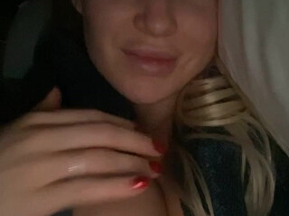 Amber Jade onlyfans Big tit blonde squeezes dairy charms