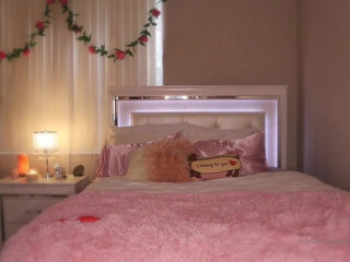 Ariettaadamsxxx onlyfans Spicy trash fucks herself with a dildo