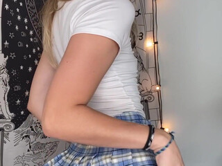 trippie bri, trippie Loud female squeals from a great handjob