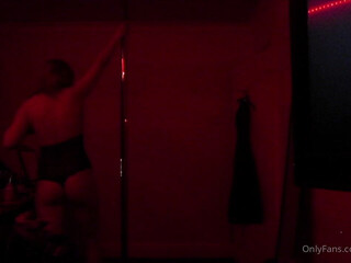 ryliepink, aleciaamaay, aleciaaaaaa onlyfans Beautiful female strips and jerks off