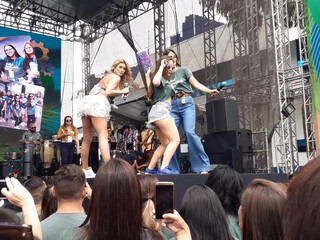 Larissa Manoela onlyfans Beautiful chicks show off big butts.