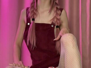 Anna, semulv, semulv sweet fingering in the bathroom