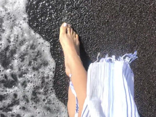 Anna aka arilaviee onlyfans Chic female demonstrates underwear