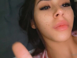 Dahyn1x aka dahyn11 onlyfans Tasty babe fucks her anus