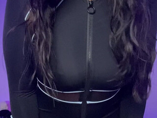 AleRoseBunny onlyfans Lustful curv posing in lingerie