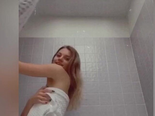 trippie bri, trippie Refined girls swagger in privatika