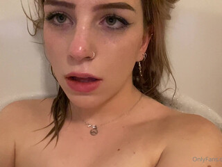 ryliepink, aleciaamaay, aleciaaaaaa onlyfans Janka-hooligan has fun with cute