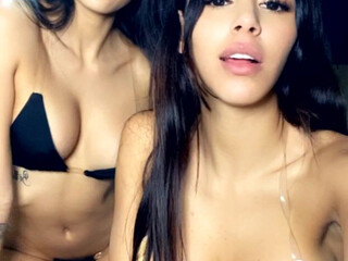 Dahyn1x aka dahyn11 onlyfans Big breasted dance dances naked