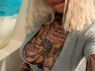 kaay6razy onlyfans Busty beauty posing in stockings