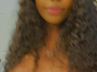 Tyrannicalbanxxx onlyfans Busty nipple shows off her charms