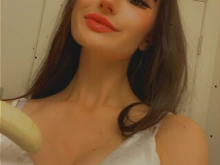 amiiinuu onlyfans Shy model masturbates cunt