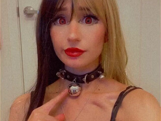 amiiinuu onlyfans Stylish blonde exudes on the couch