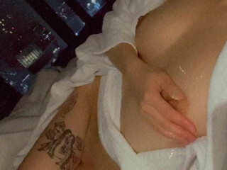 Rae Lil Black aka raelilblackofficial onlyfans no panties mattresses wet holes