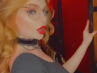 Lacy Lennon onlyfans Beautiful woman jerks off pussy