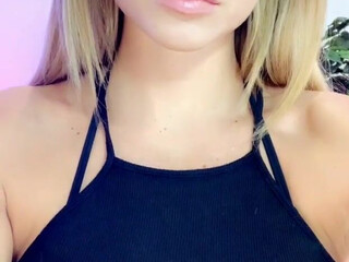 Ella Silver onlyfans Cute doll communicates in fries