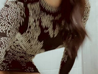 Dahyn1x aka dahyn11 onlyfans Busty bitch exposes her charms