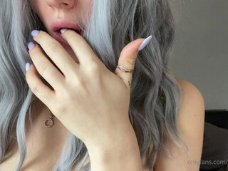 Anna aka arilaviee onlyfans Crazy chick is jerking off her pussy