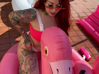 AleRoseBunny onlyfans asks to be fucked