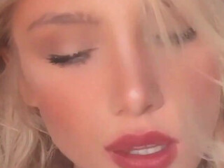 sarahardel onlyfans Busty kurva fingering her pussy with a vibrator