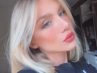 sarahardel onlyfans Gorgeous slut seduces with big shapes